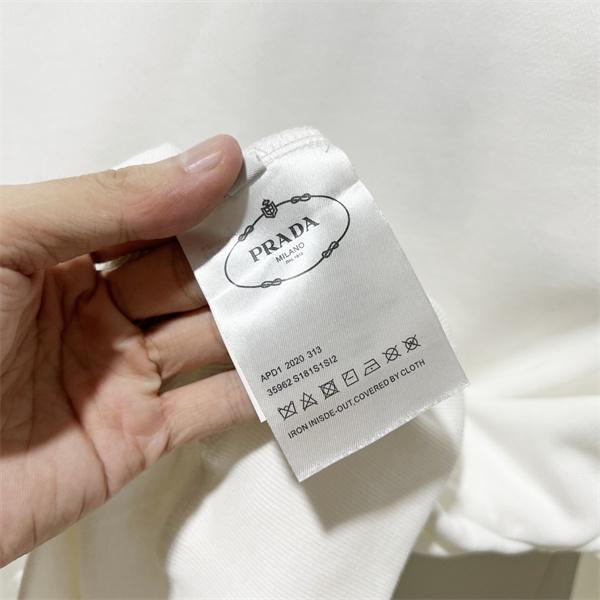 注目 新作 洗練ン フルジップ PRADA プラダ コピー フーディー 日常コーデ