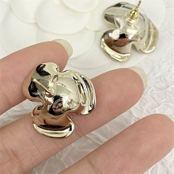 CHANEL シャネル コピー イヤリング アンバーカラー ゴールド 厚みあり レトロ 高級感