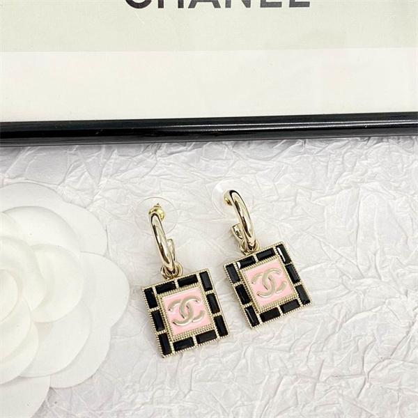 CHANEL シャネル コピー イヤリング ピンク ブラック 配色 ゴールド 可愛い 洗練デザイン
