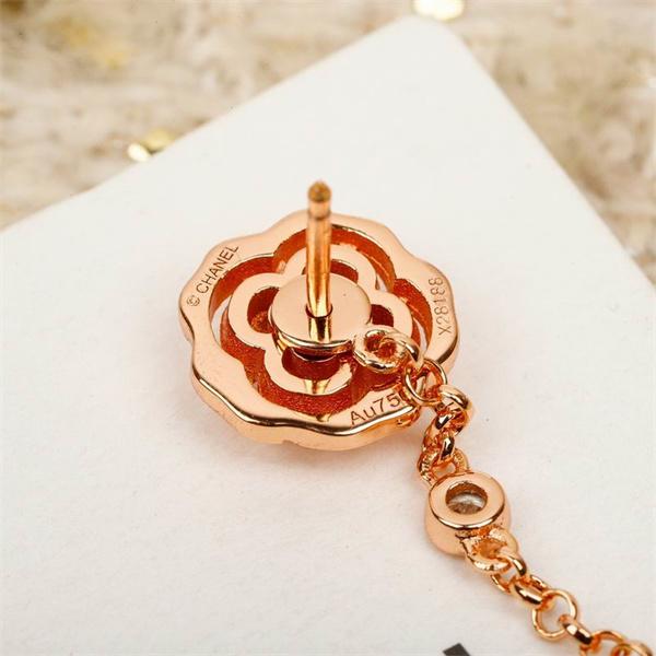 入手困難 ピアス CHANEL シャネル コピー 2026新作 ストーン 揺れる デザイン