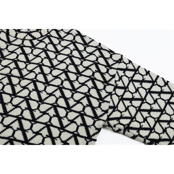 VALENTINO ヴァレンティノ コピー セーター 立体編地 厚手仕様 モード映え 秋冬主役 2026新作