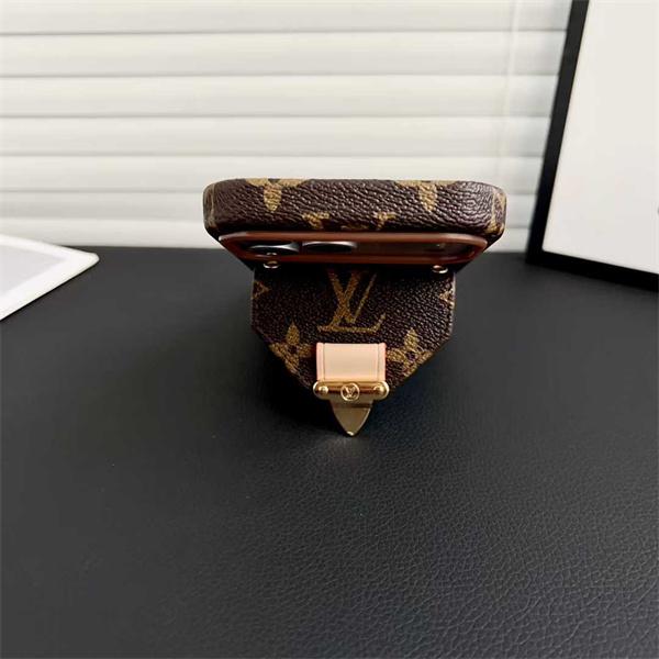 IPHONE17 ケース LOUIS VUITTON ルイヴィトン 偽物 ベルトモチーフ カード収納付  上品モデル