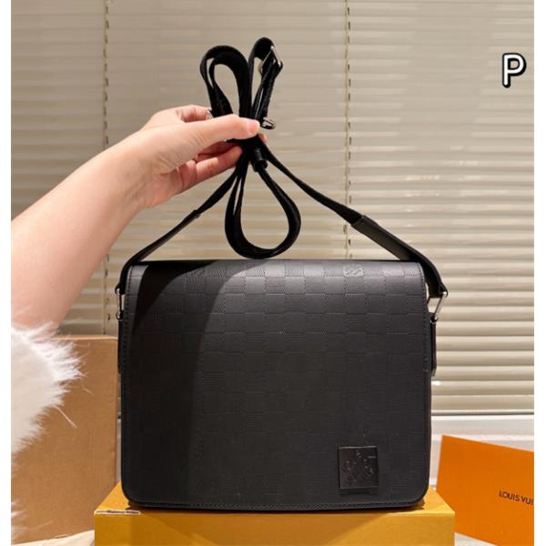 District PM☆☆目を惹きルイヴィトンショルダーバッグコピー 激安(日本最大級)