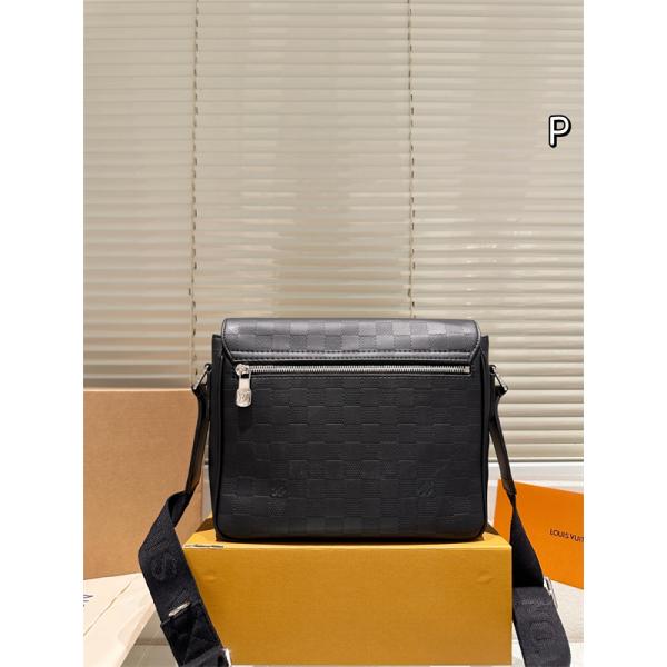 District PM☆☆目を惹きルイヴィトンショルダーバッグコピー 激安(日本最大級)