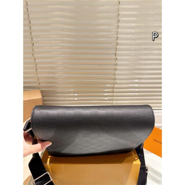 District PM☆☆目を惹きルイヴィトンショルダーバッグコピー 激安(日本最大級)