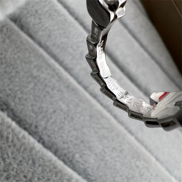 寒い季節の王道アイテム ブルガリピアススーパーコピー BVLGARI  激安(日本最大級)