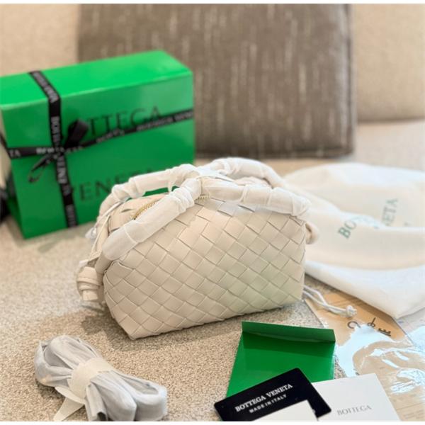 2026新作大人のおしゃれにBottega Veneta Mini Loop ボッテガ ヴェネタバッグ レディーススーパーコピーブランド激安通販 専門店