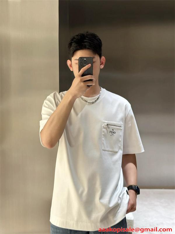 好評継続 半袖Tシャツ ポケット 滑らか質感 シンプル FENDI フェンディ コピー