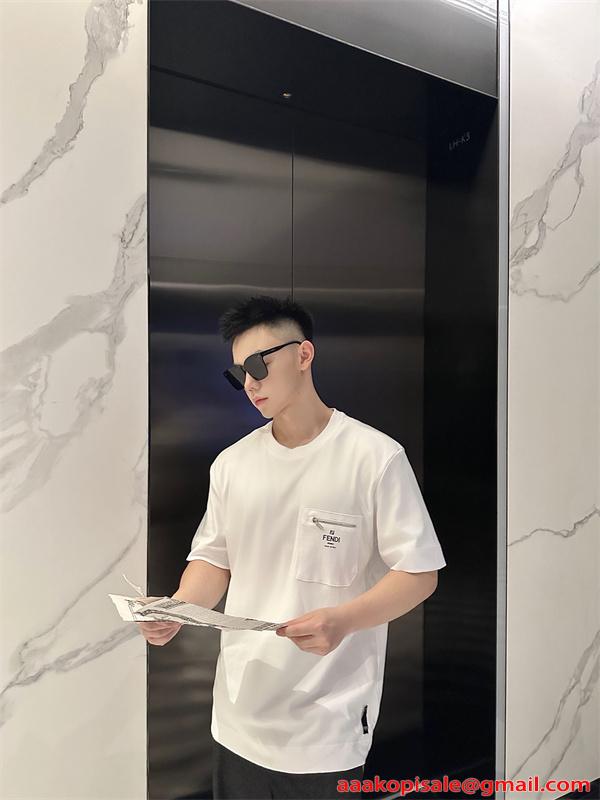 好評継続 半袖Tシャツ ポケット 滑らか質感 シンプル FENDI フェンディ コピー