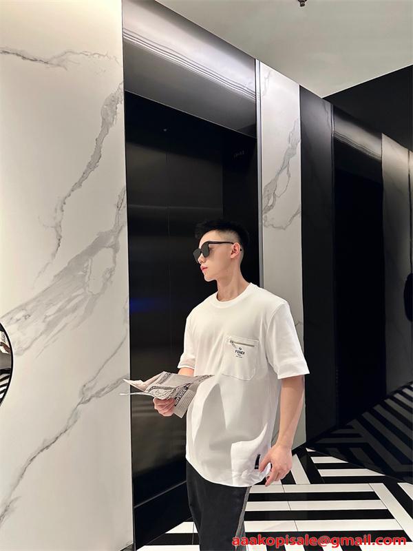 好評継続 半袖Tシャツ ポケット 滑らか質感 シンプル FENDI フェンディ コピー