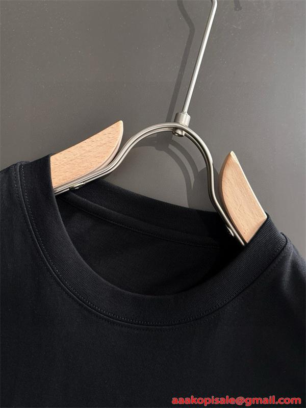 注目上昇 ホワイト レザーロゴパッチ 洗練 カジュアル CELINE セリーヌ コピー 半袖Tシャツ