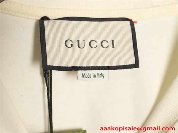 GUCCI テディベア Tシャツ グッチ コピー 高級感 刺繍 ベージュ 可愛い ロゴファッション