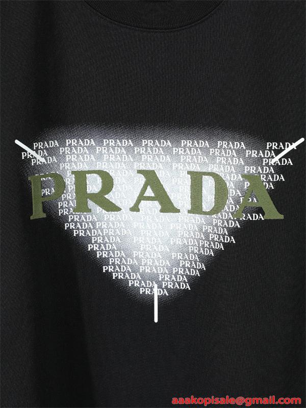 シンプル半袖 PRADA コピー Ｔシャツ ホワイト ブルー配色 プラダ 上品 カジュアル 夏コーデ 爽やか 夏向け 軽やか