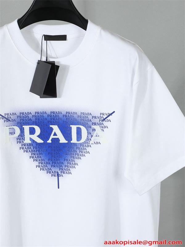 シンプル半袖 PRADA コピー Ｔシャツ ホワイト ブルー配色 プラダ 上品 カジュアル 夏コーデ 爽やか 夏向け 軽やか
