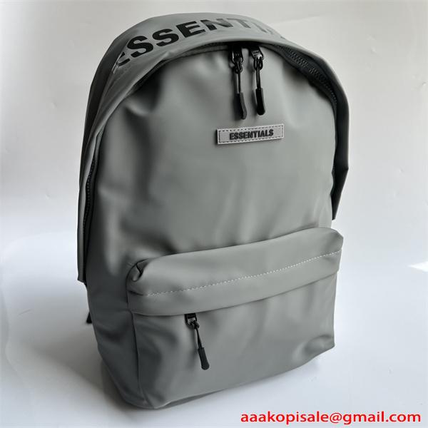 プレート バックパック ブラック エッセンシャルズ コピー 防水風 大容量 多収納 ポケット 人気 ESSENTIALS