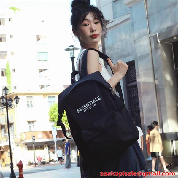 リュック ブラック 大容量 多収納 防水風 通学 ESSENTIALS ベーシック 定番 エッセンシャルズ スーパーコピー