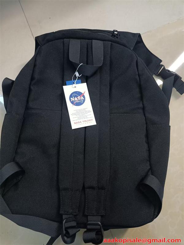 リュック ブラック 大容量 多収納 防水風 通学 ESSENTIALS ベーシック 定番 エッセンシャルズ スーパーコピー