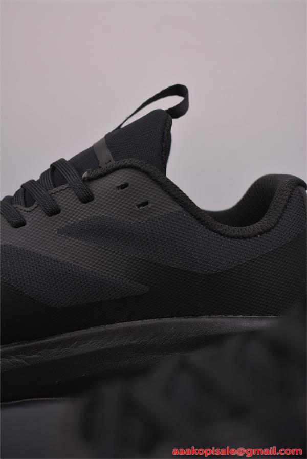 ARC'TERYX ブラック スニーカー ロゴアクセント アークテリクス スーパーコピー 軽量設計 アクテ ィブ