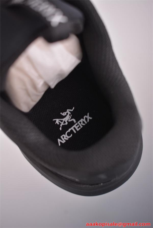 ARC'TERYX ブラック スニーカー ロゴアクセント アークテリクス スーパーコピー 軽量設計 アクテ ィブ