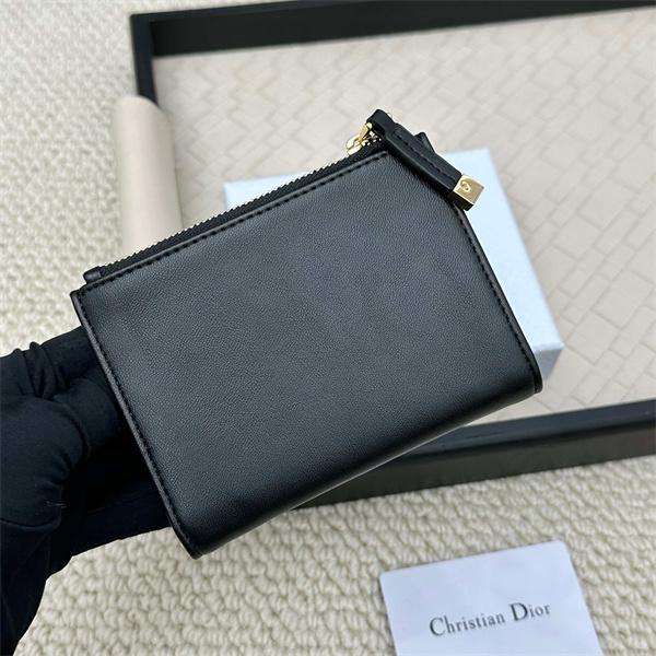 DIOR ディオール スーパーコピー レディース フラグメントケース ゴールドロゴ レザー仕様 洗練