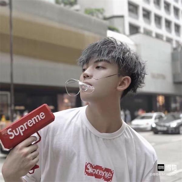 SUPREME シュプリーム コピー 超話題モデル ストリート定番 爆人気 半袖Tシャツ メンズ