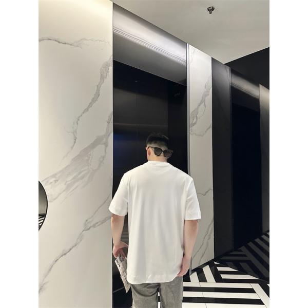 好評継続 半袖Tシャツ ポケット 滑らか質感 シンプル FENDI フェンディ コピー