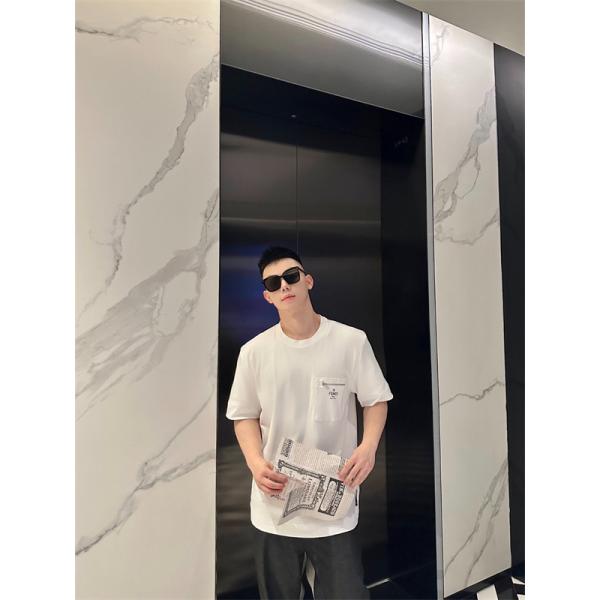 好評継続 半袖Tシャツ ポケット 滑らか質感 シンプル FENDI フェンディ コピー