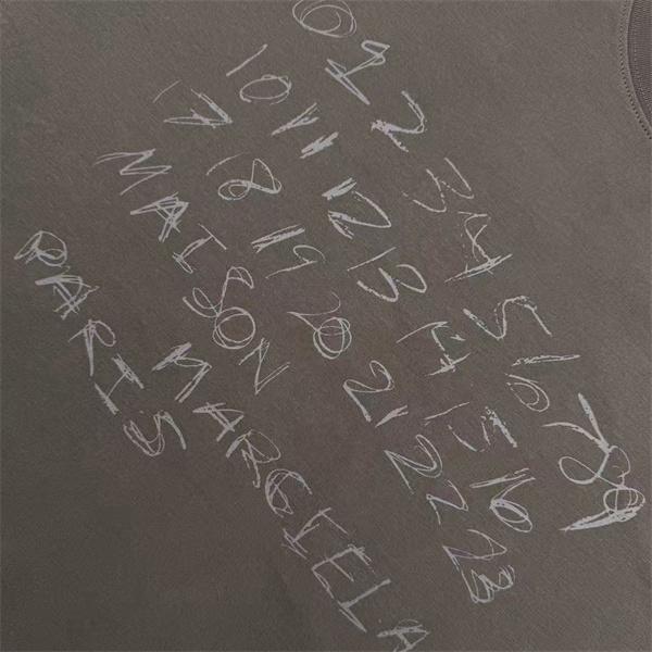 Maison Margiela メゾン マルジェラ コピー 話題集中 ベージュ アートテイスト モードカジュアル 半袖Tシャツ
