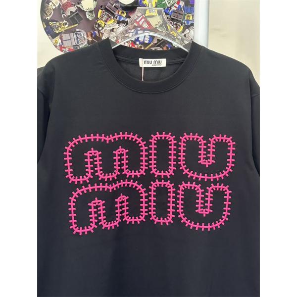 MIUMIU 可愛い Tシャツ ブラック ミュウミュウ コピー 半袖 ビッグロゴ
