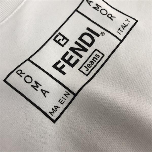 FENDI 洗練 スクエアロゴ フェンディ コピー ホワイト 半袖 Tシャツ ミニマル シンプル きれいめ