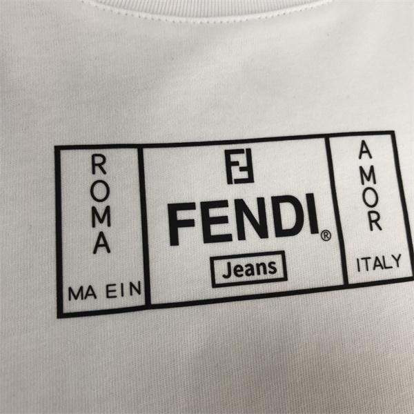 FENDI 洗練 スクエアロゴ フェンディ コピー ホワイト 半袖 Tシャツ ミニマル シンプル きれいめ