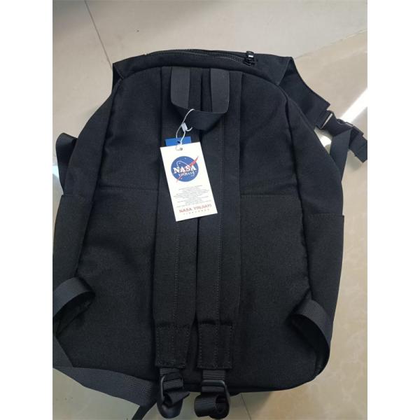 リュック ブラック 大容量 多収納 防水風 通学 ESSENTIALS ベーシック 定番 エッセンシャルズ スーパーコピー