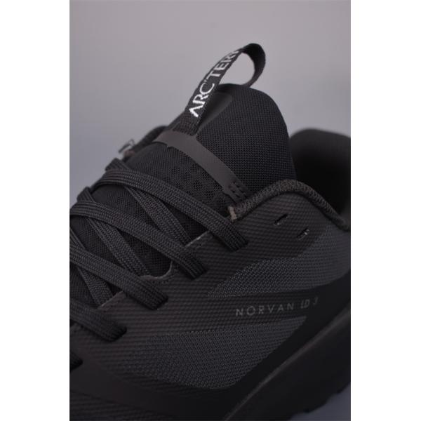 ARC'TERYX ブラック スニーカー ロゴアクセント アークテリクス スーパーコピー 軽量設計 アクテ ィブ