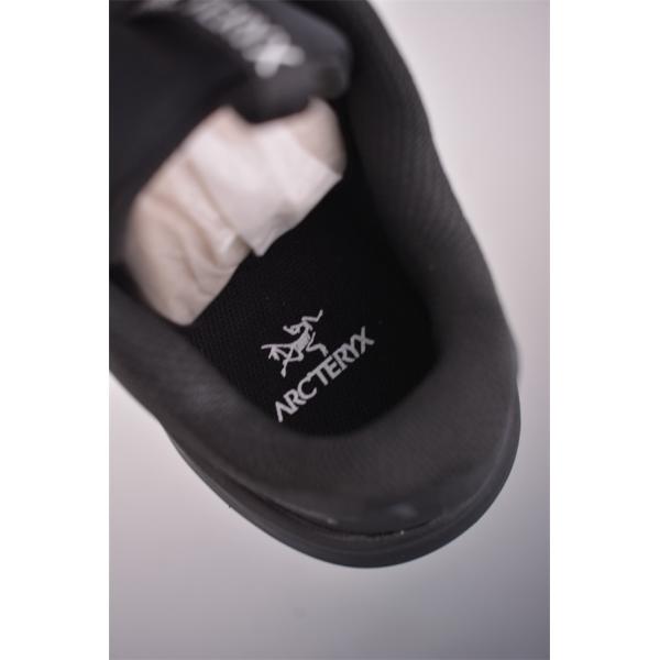 ARC'TERYX ブラック スニーカー ロゴアクセント アークテリクス スーパーコピー 軽量設計 アクテ ィブ