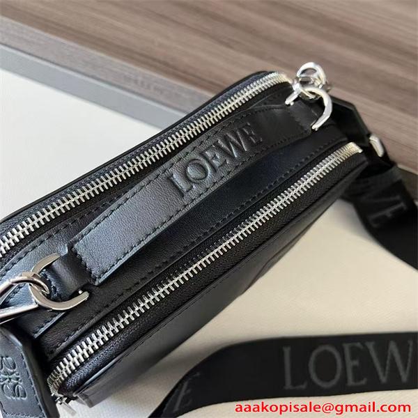 ロエベ  カメラバッグスーパーコピーミニ クロスボディLOEWE  ブラック エンボスロゴ 本革斜め掛け 高級仕様 N級品質 ストラップ付き