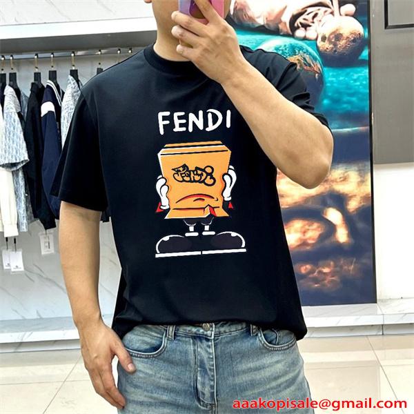 フェンディ コピー 半袖 Tシャツ メンズ ワイドフィット ホワイト ブラック プリントデザイン キャラクター柄 ロゴ入り カジュアル 通気性 柔らか素材 春夏