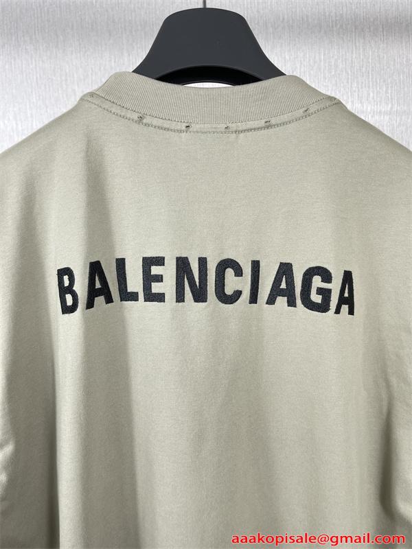 Balenciaga コピー バレンシアガ 半袖Tシャツ グレー ミニロゴ刺繍 オーバーサイズ ボタンディテール クルーネック 上質コットン モード系 メンズ