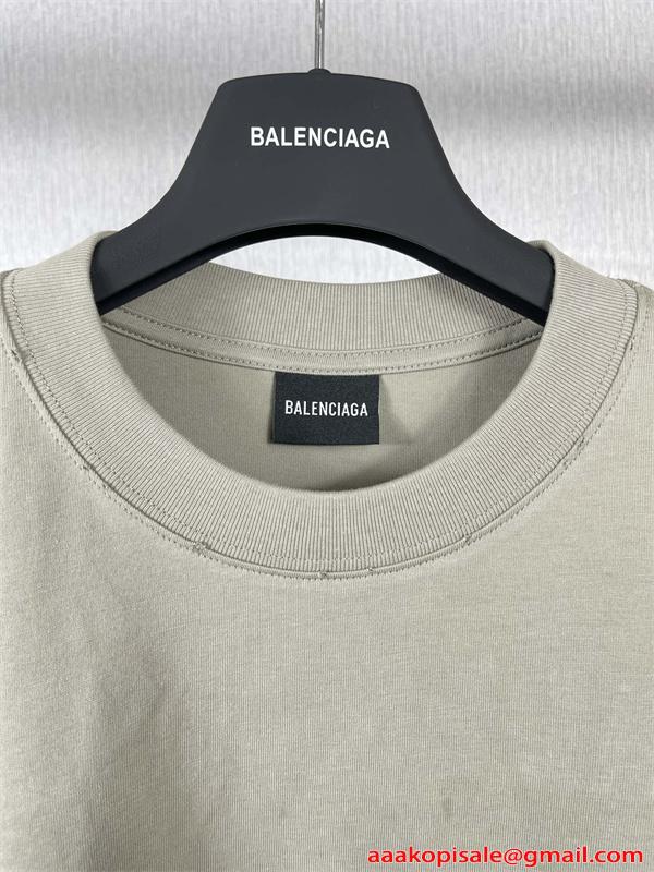 Balenciaga コピー バレンシアガ 半袖Tシャツ グレー ミニロゴ刺繍 オーバーサイズ ボタンディテール クルーネック 上質コットン モード系 メンズ