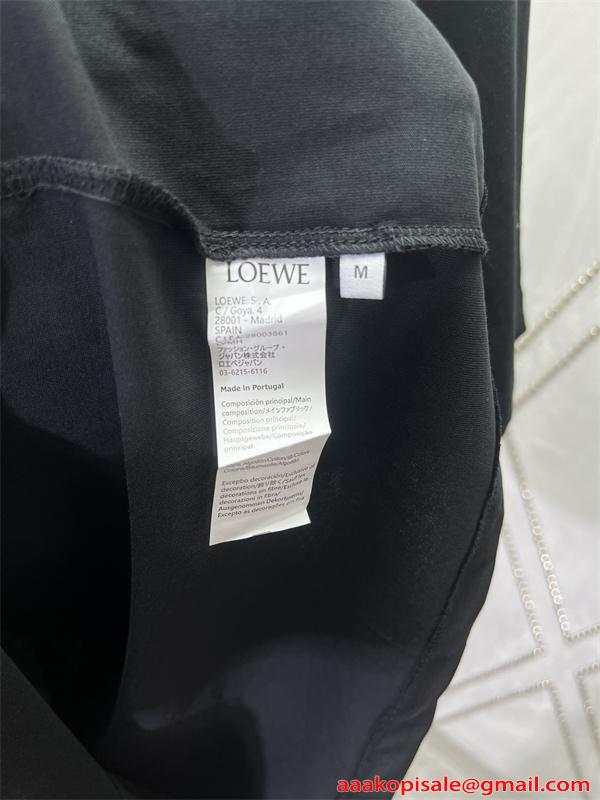 LOEWE コピー ロエベ 半袖Tシャツ H526Y22XBC ブラック エンボスロゴ ポケットデザイン クルーネック 上質コットン ミニマル高級 メンズ