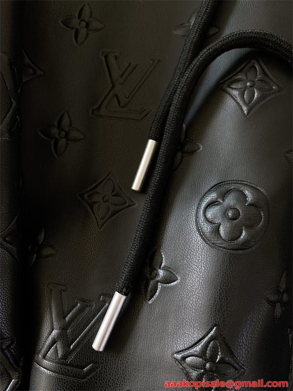 Louis Vuitton スーパーコピー フード付き ジップブルゾン ブラック エンボスモノグラム ルイヴィトン 光沢切替 高級感 ジャケット