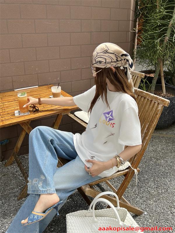  ホワイト ルイヴィトン コピー 半袖 Tシャツ 手描き風ロゴ カラープリント ルーズ感 夏映え カジュアル Louis Vuitton