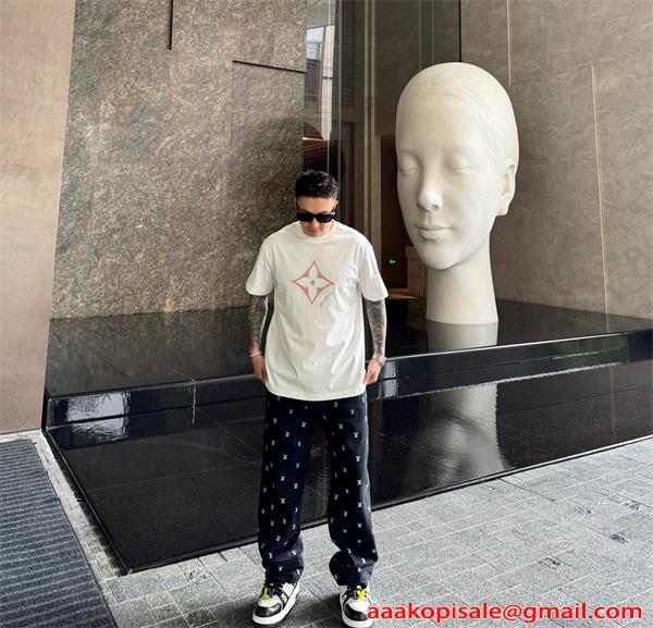 半袖Tシャツ ホワイト ルイヴィトン コピー クルーネック モノグラムフラワー風フロントデザイン ドット調ロゴ Louis Vuitton