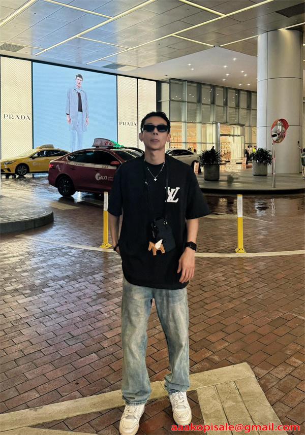 バックロゴ 半袖Tシャツ ルイヴィトン コピー ブラック オーバーサイズ LVモチーフ フラワー グラフィック Louis Vuitton