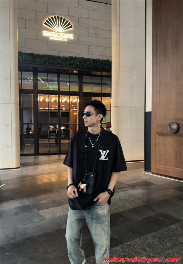 バックロゴ 半袖Tシャツ ルイヴィトン コピー ブラック オーバーサイズ LVモチーフ フラワー グラフィック Louis Vuitton