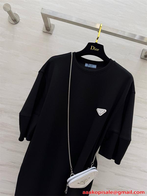 PRADAプラダロングtシャツコピー★2026トレンドファッション性抜群スタイリッシュ★ミニバッグ付き