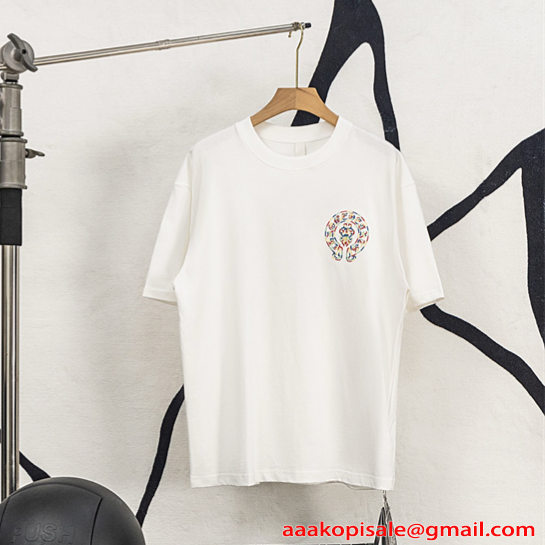 半袖Tシャツ Chrome Hearts コピー メンズ レディース 刺繍クロス バックプリント 大判ロゴ カラフル刺繍 綿素材 通気性 クルーネック オーバーサイズ ゆったり ストリート系 韓国ファッション ユニセックス 夏新作 人気 クロムハーツ