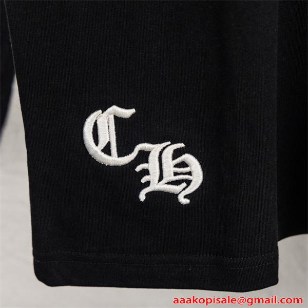 クロムハーツ コピー Chrome Hearts 半袖Tシャツ ブラック ホワイト 刺繍ロゴ レザーパッチ クロスモチーフ バックデザイン 本革風 切替デザイン 綿素材 通気性 クルーネック オーバーサイズ ストリート モード系 ユニセックス 夏人気 