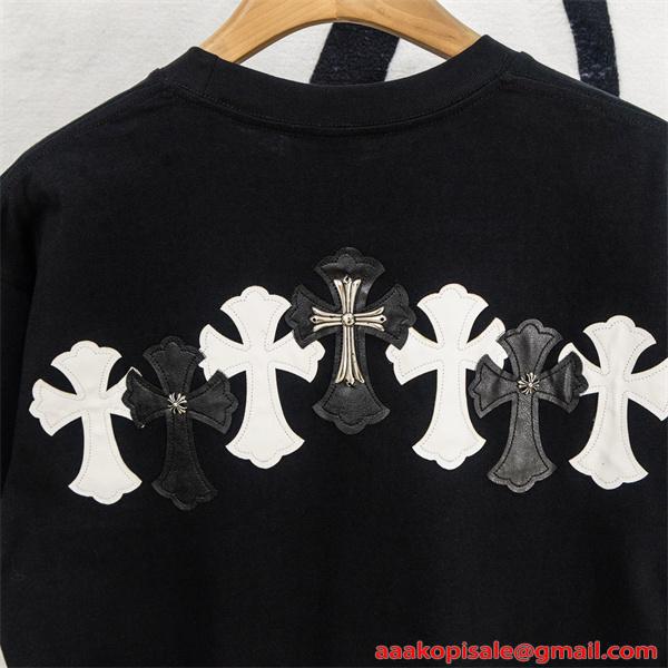 クロムハーツ コピー Chrome Hearts 半袖Tシャツ ブラック ホワイト 刺繍ロゴ レザーパッチ クロスモチーフ バックデザイン 本革風 切替デザイン 綿素材 通気性 クルーネック オーバーサイズ ストリート モード系 ユニセックス 夏人気 