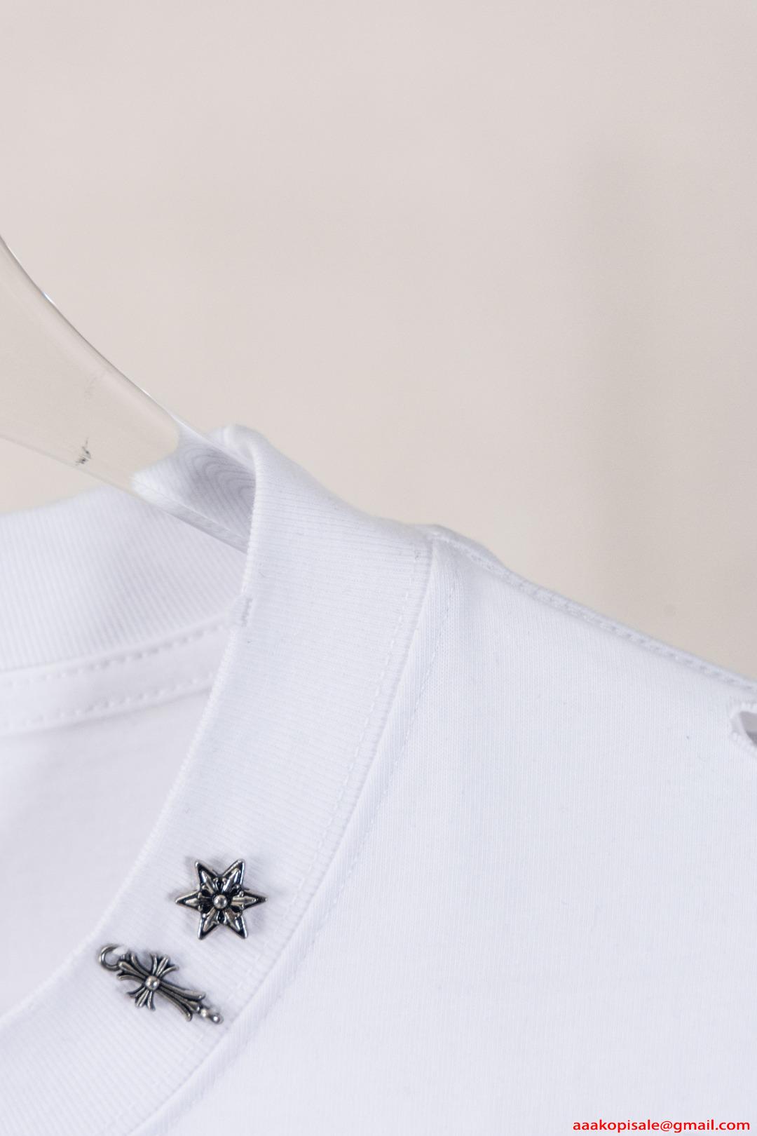 ノースリーブTシャツ ホワイト クロムハーツ コピー Chrome Hearts ダメージ加工 破れデザイン メタルクロス装飾 スタッズ風パーツ ワンポイントロゴ 綿素材 通気性 クルーネック ルーズシルエット ストリート ユニセックス 夏人気