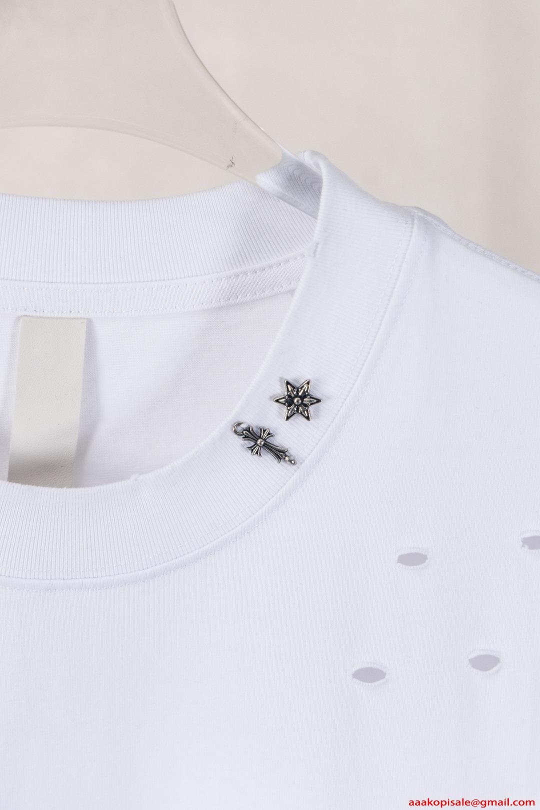 ノースリーブTシャツ ホワイト クロムハーツ コピー Chrome Hearts ダメージ加工 破れデザイン メタルクロス装飾 スタッズ風パーツ ワンポイントロゴ 綿素材 通気性 クルーネック ルーズシルエット ストリート ユニセックス 夏人気